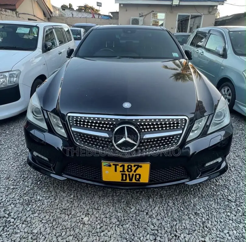 Mercedes-Benz E200 2012 Black