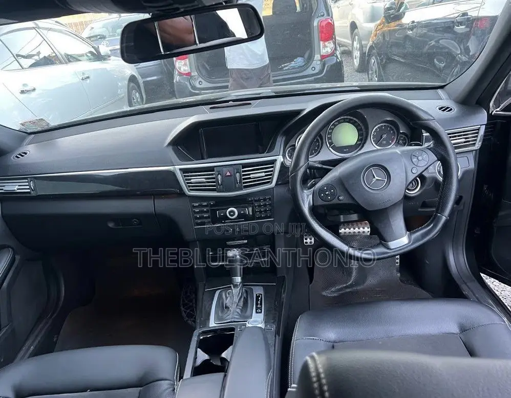 Mercedes-Benz E200 2012 Black