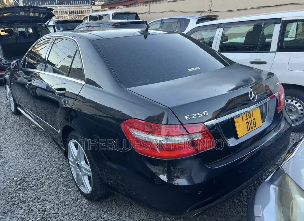 Mercedes-Benz E200 2012 Black