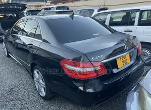 Mercedes-Benz E200 2012 Black