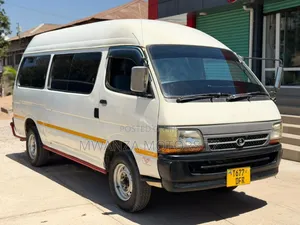 Toyota HiAce 2002 White