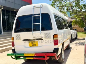 Toyota HiAce 2002 White