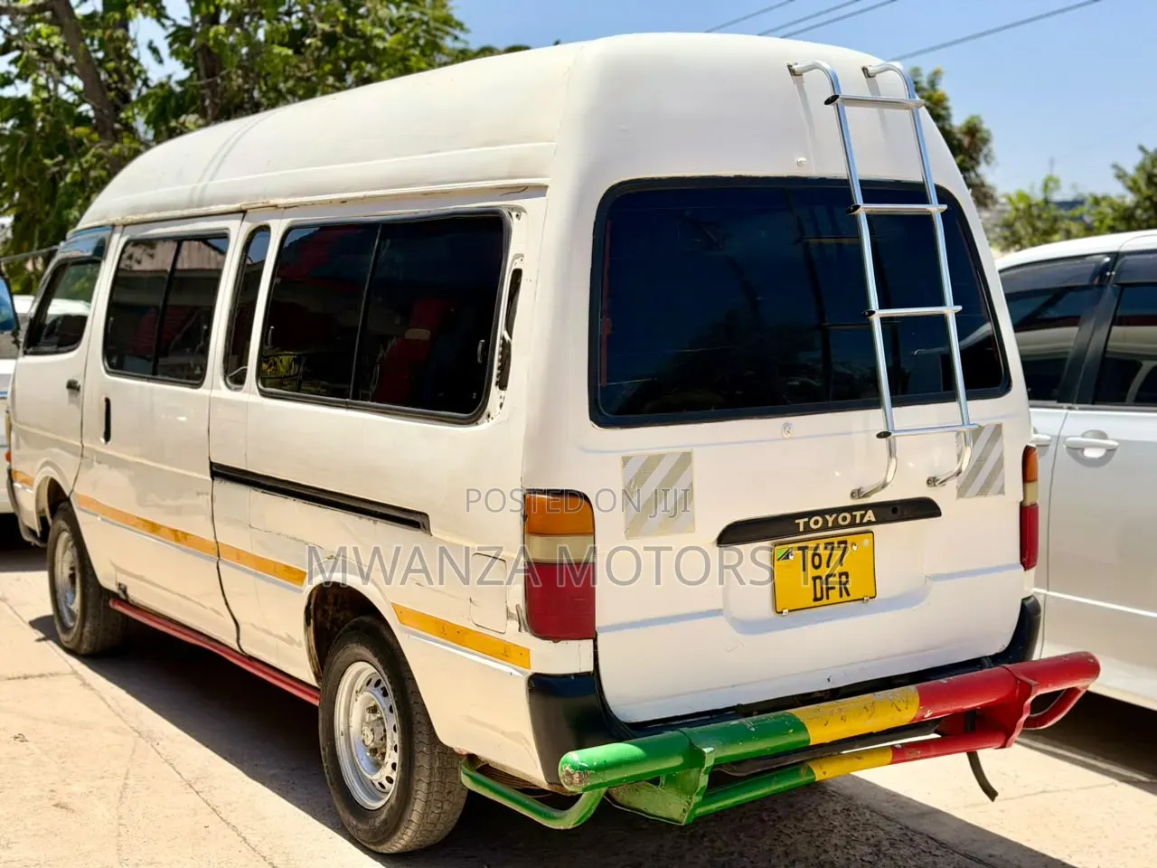 Toyota HiAce 2002 White