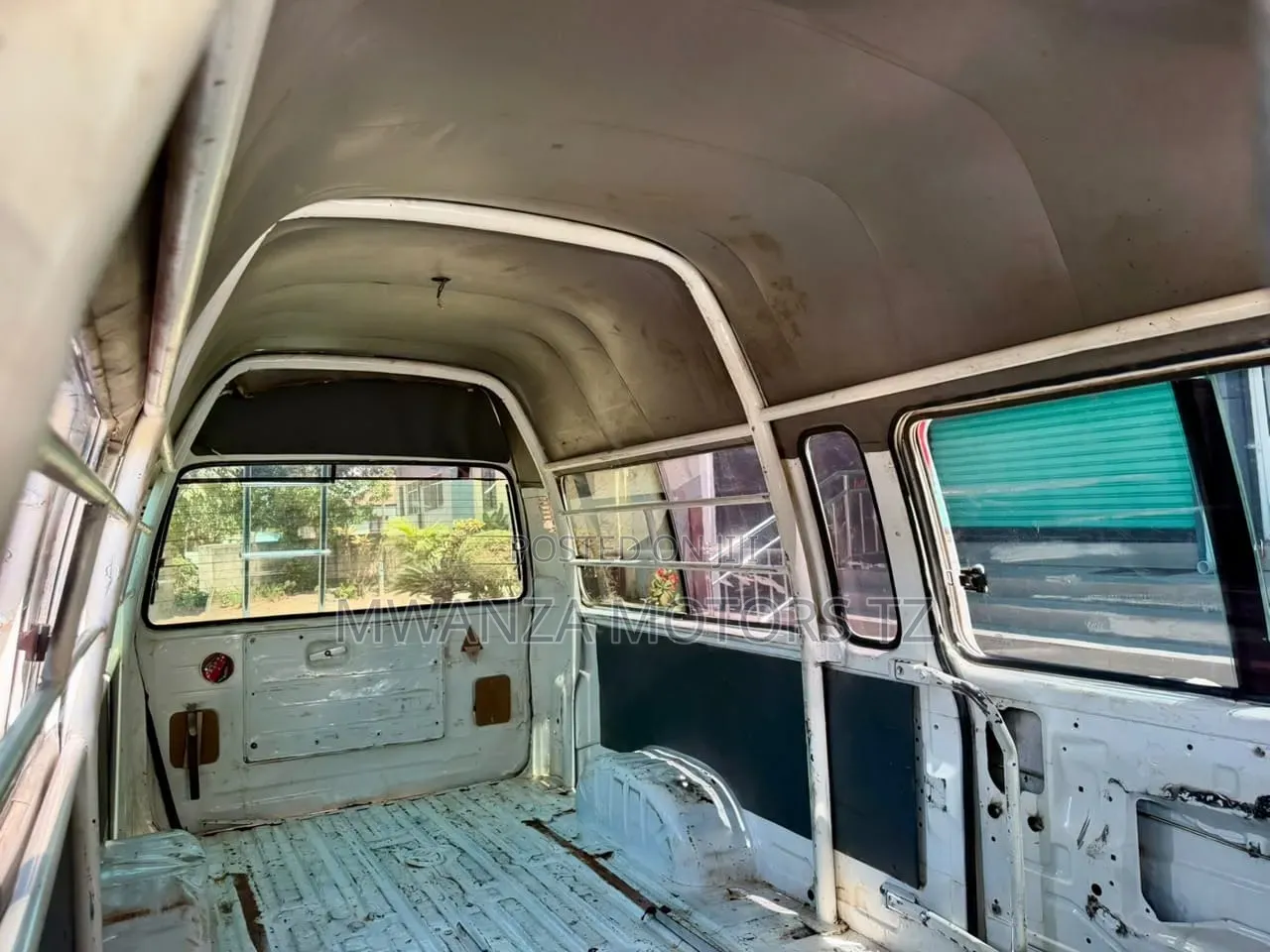 Toyota HiAce 2002 White
