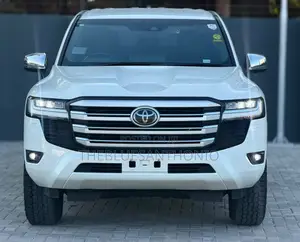 Toyota Land Cruiser 2022 White