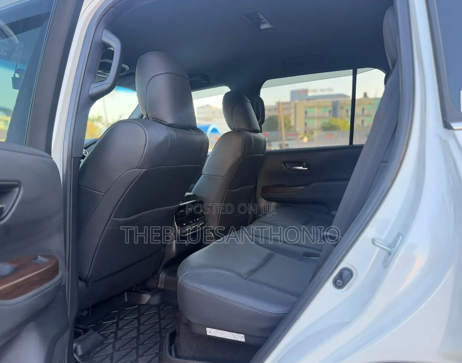 Toyota Land Cruiser 2022 White