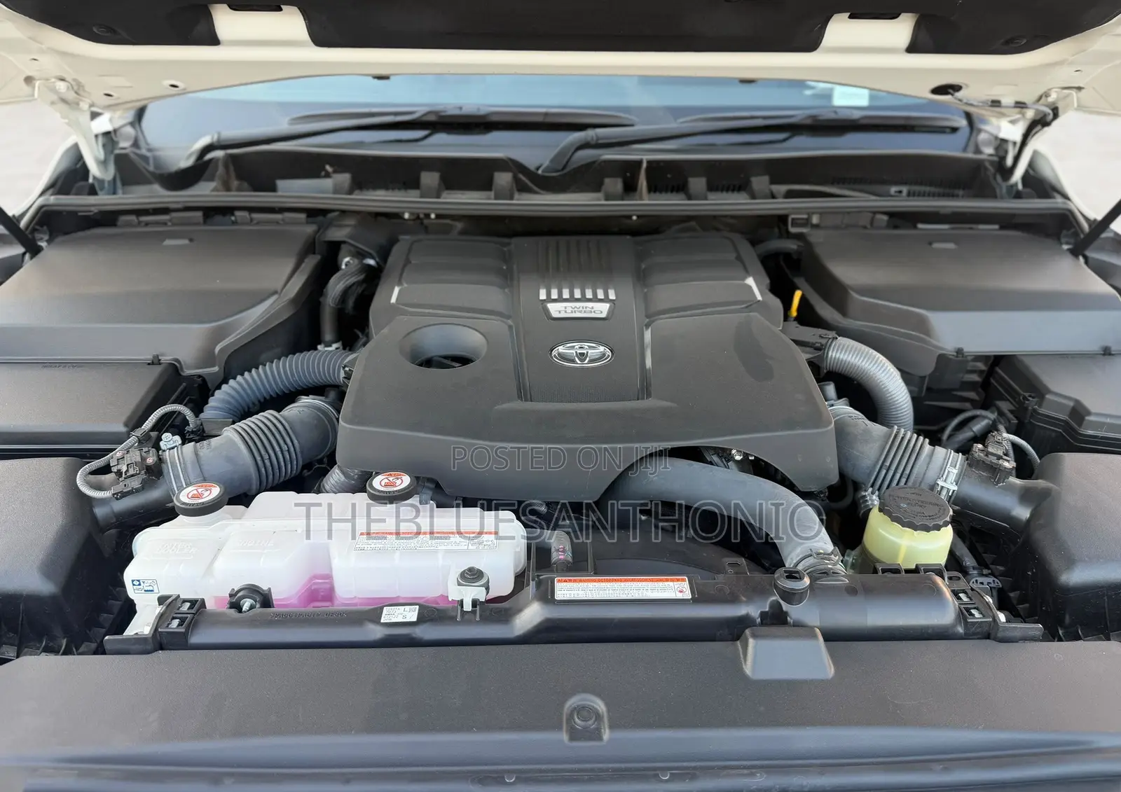 Toyota Land Cruiser 2022 White