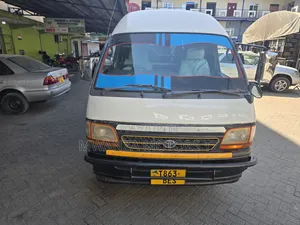 Toyota HiAce 2002 White