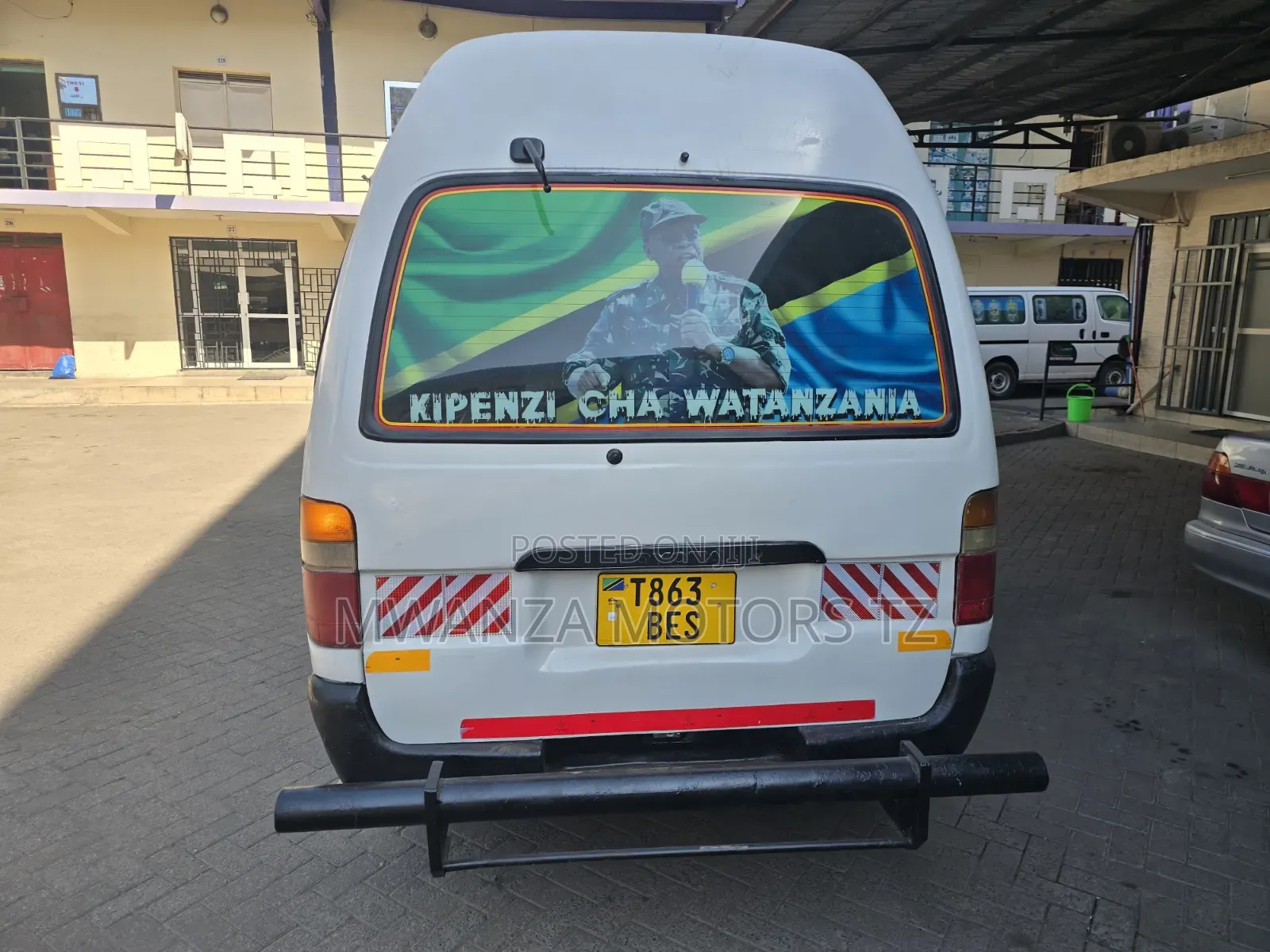 Toyota HiAce 2002 White
