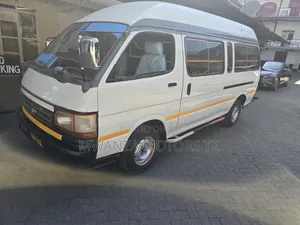 Toyota HiAce 2002 White