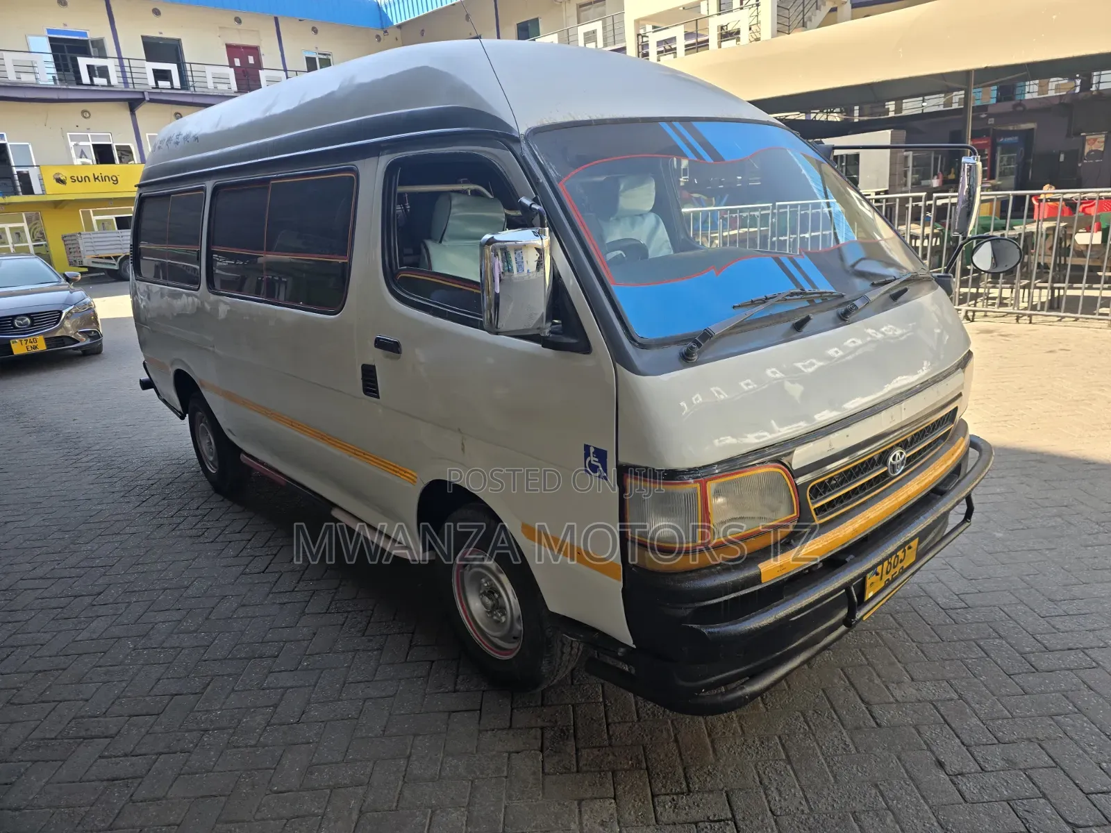 Toyota HiAce 2002 White