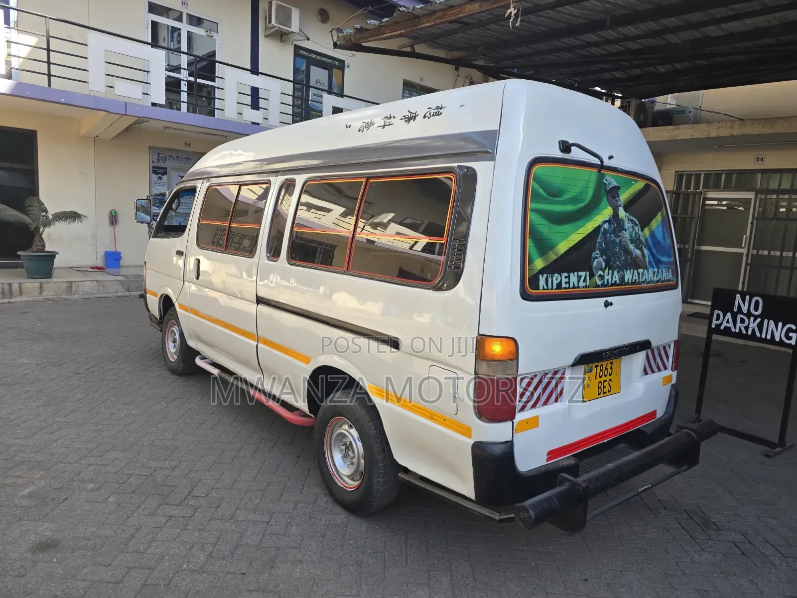 Toyota HiAce 2002 White