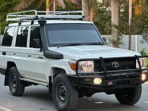 Toyota Land Cruiser 2018 White