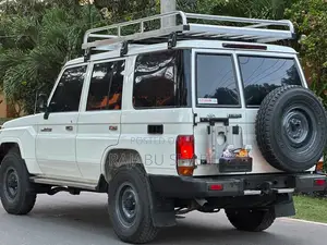 Toyota Land Cruiser 2018 White