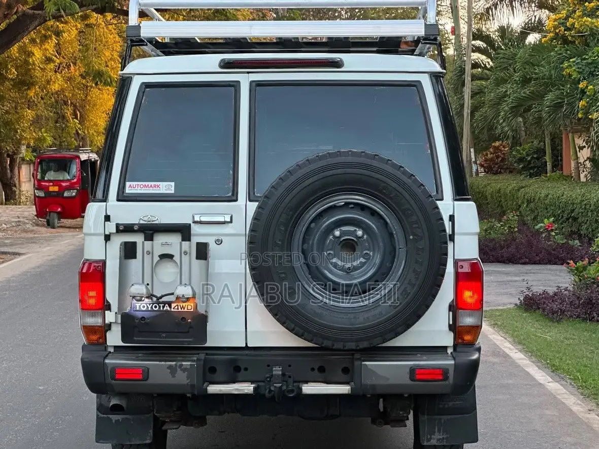 Toyota Land Cruiser 2018 White