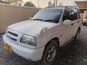 Suzuki Escudo 2000 White