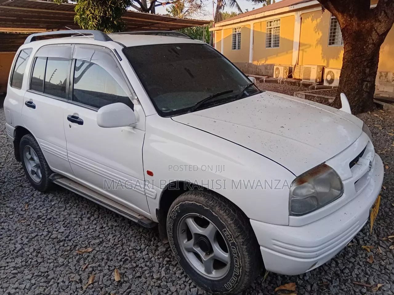 Suzuki Escudo 2000 White