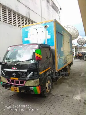 Mitsubish Canter Boxy Body Ton 2