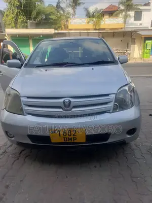 Toyota IST 2005 Silver