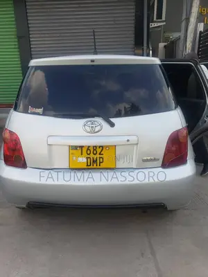 Toyota IST 2005 Silver