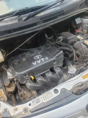 Toyota IST 2005 Silver