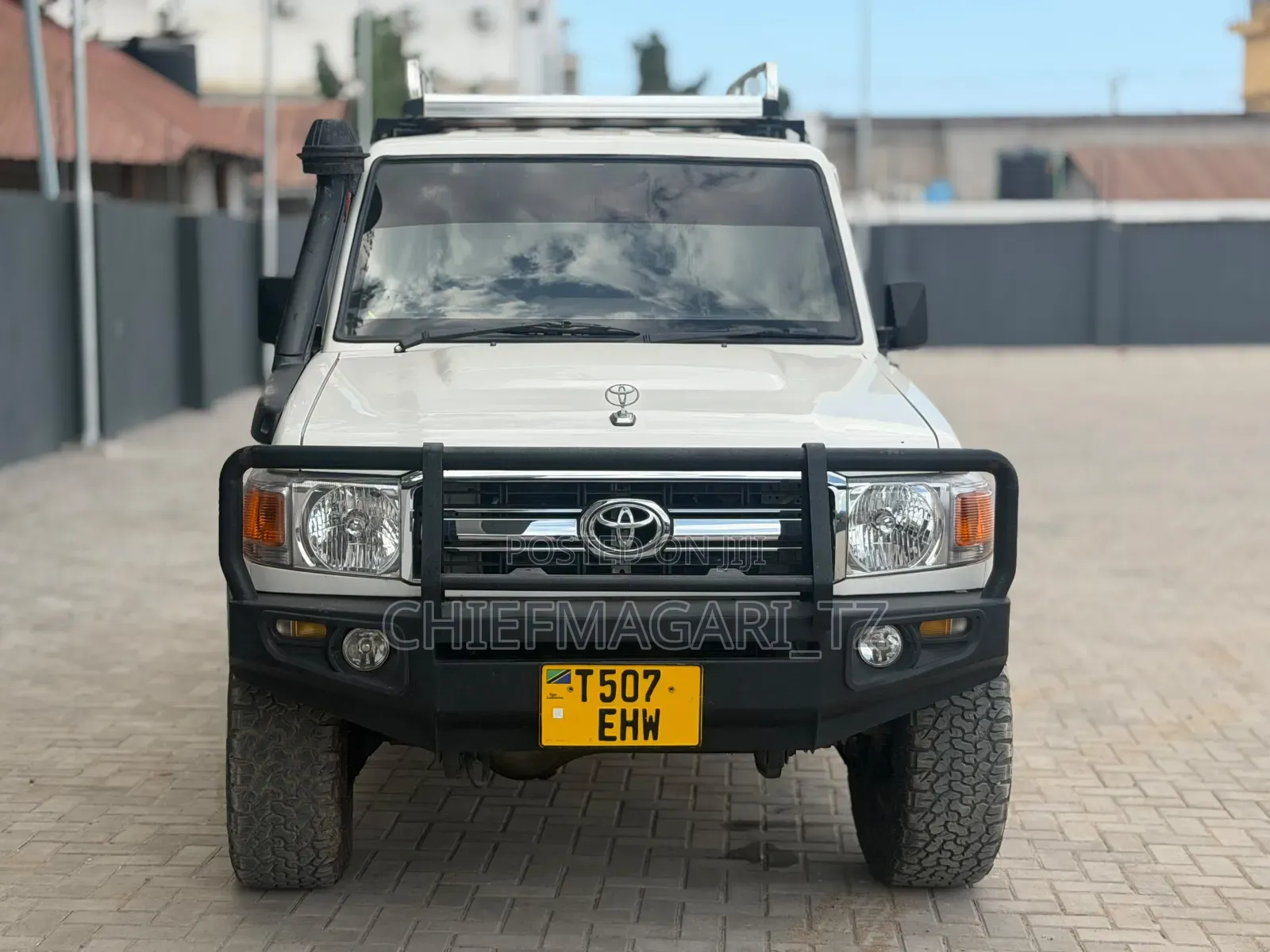 Toyota Land Cruiser 2011 Off white