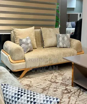 Sofa Set Ya Kisasa Na Muonekano Wa Kifahari 3,2,1,1 Weka Oda Yako Sasa