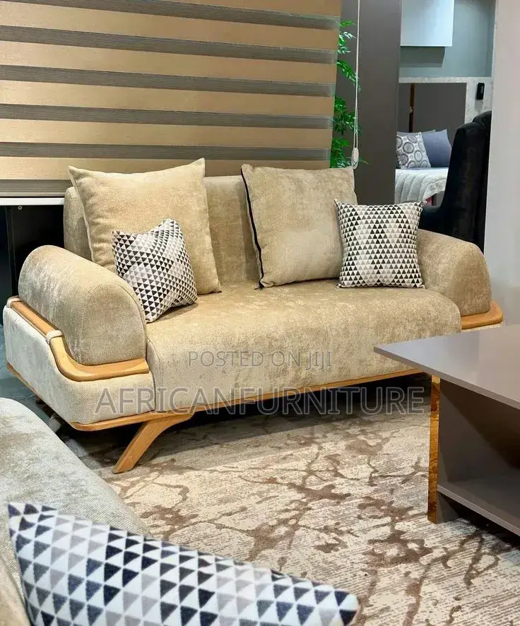 Sofa Set Ya Kisasa Na Muonekano Wa Kifahari 3,2,1,1 Weka Oda Yako Sasa