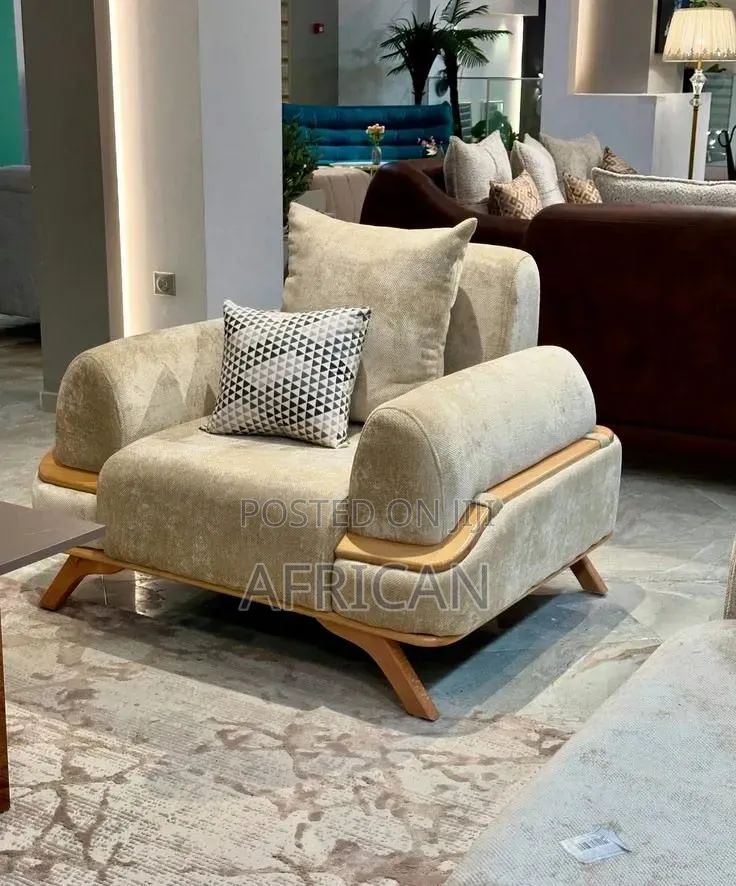 Sofa Set Ya Kisasa Na Muonekano Wa Kifahari 3,2,1,1 Weka Oda Yako Sasa