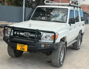 Toyota Land Cruiser 2011 Off white