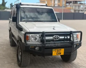 Toyota Land Cruiser 2011 Off white