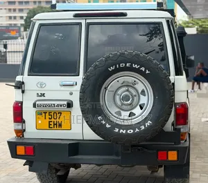 Toyota Land Cruiser 2011 Off white