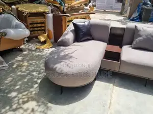 Sofa Seti Ya Kifahari Na Yenye Viwango 3,2,2,1 Weka Oda Yako Sasa