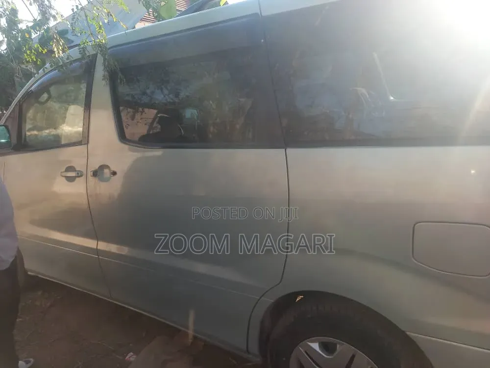 Toyota Alphard 2005 Green