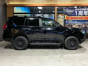 Toyota Land Cruiser Prado 2023 Black