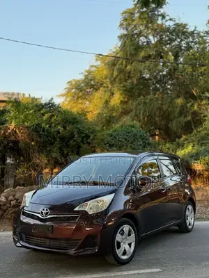 Toyota Ractis 1.5 FWD 2011 Burgundy