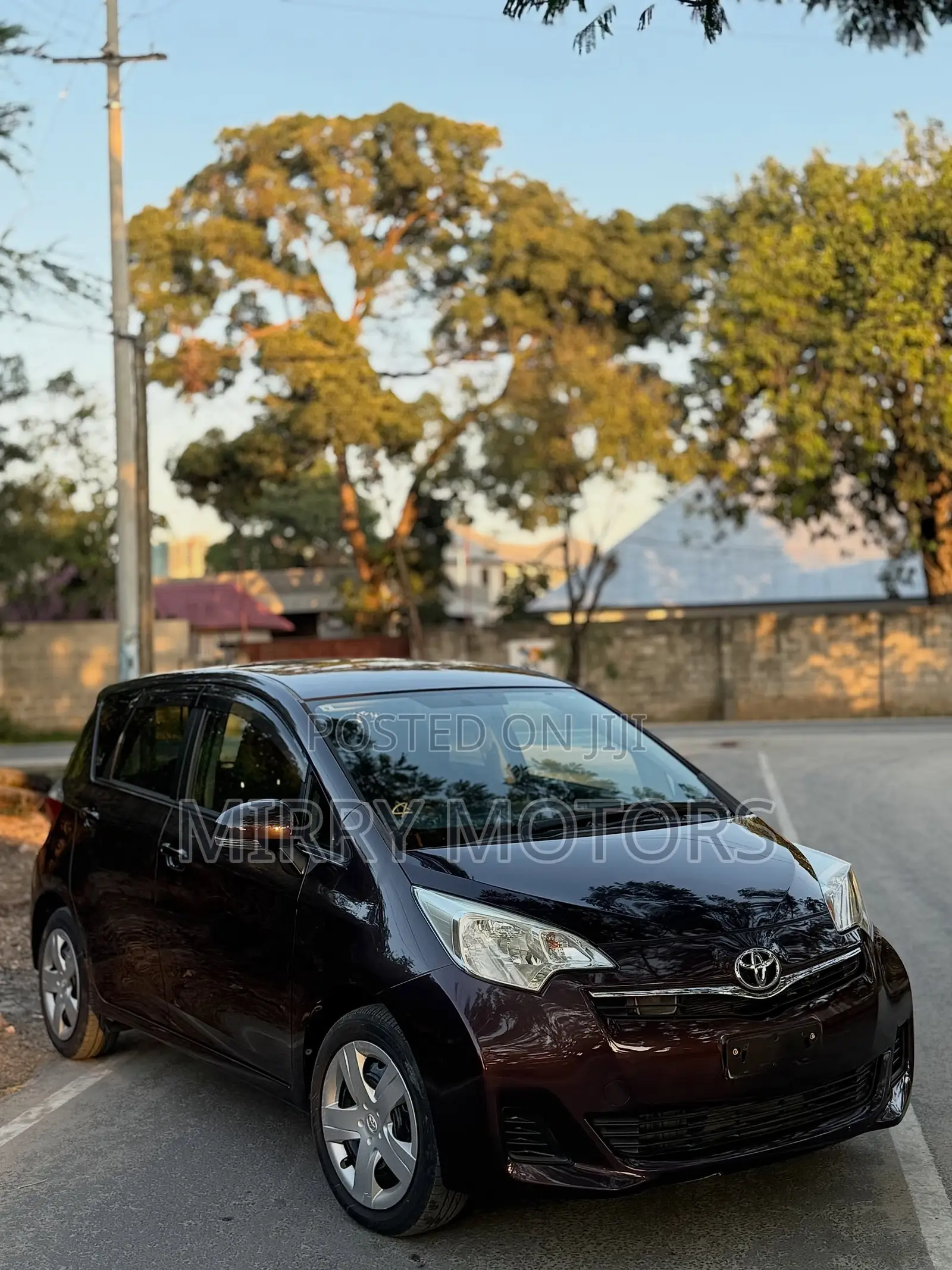 Toyota Ractis 1.5 FWD 2011 Burgundy