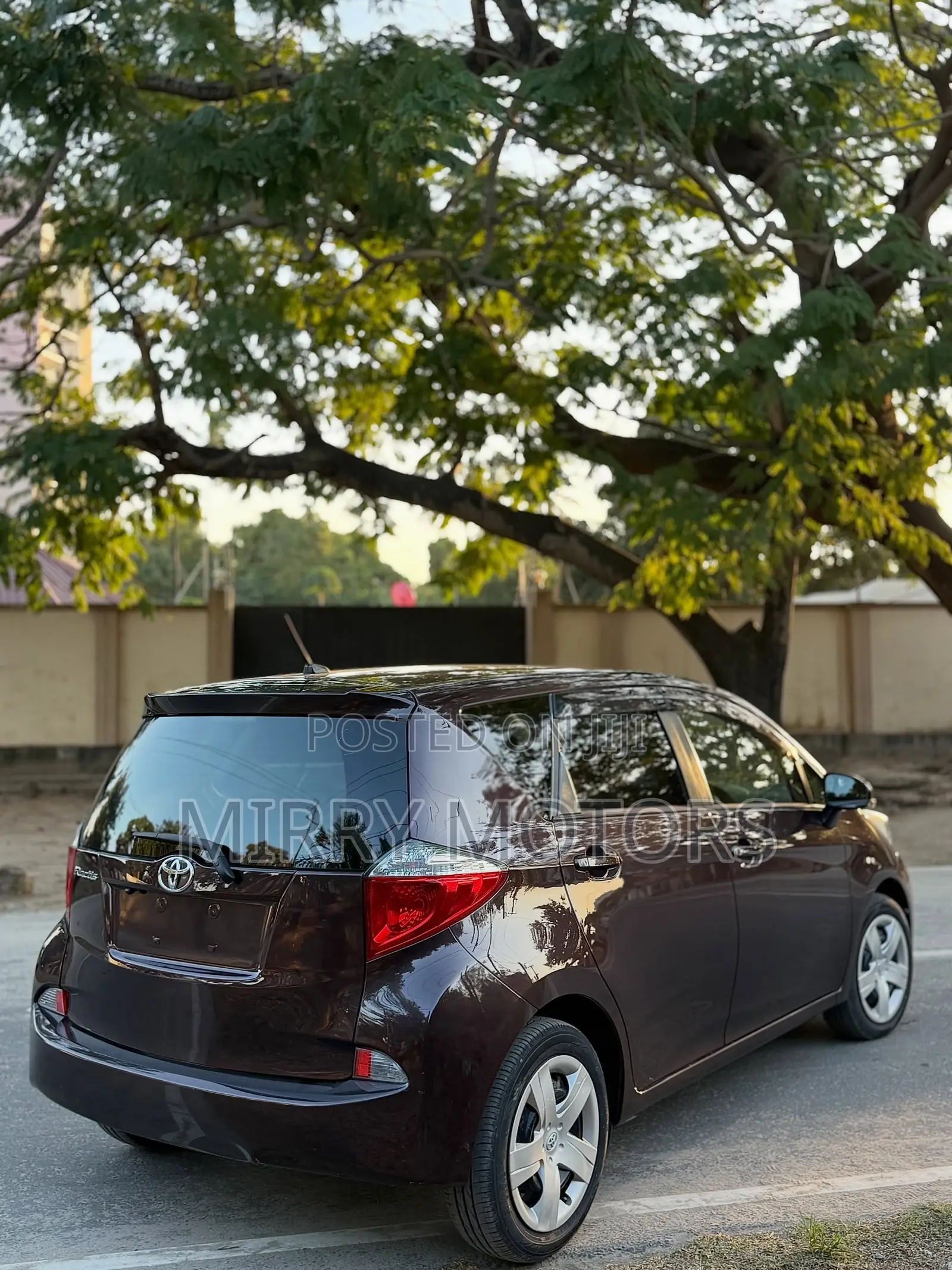Toyota Ractis 1.5 FWD 2011 Burgundy