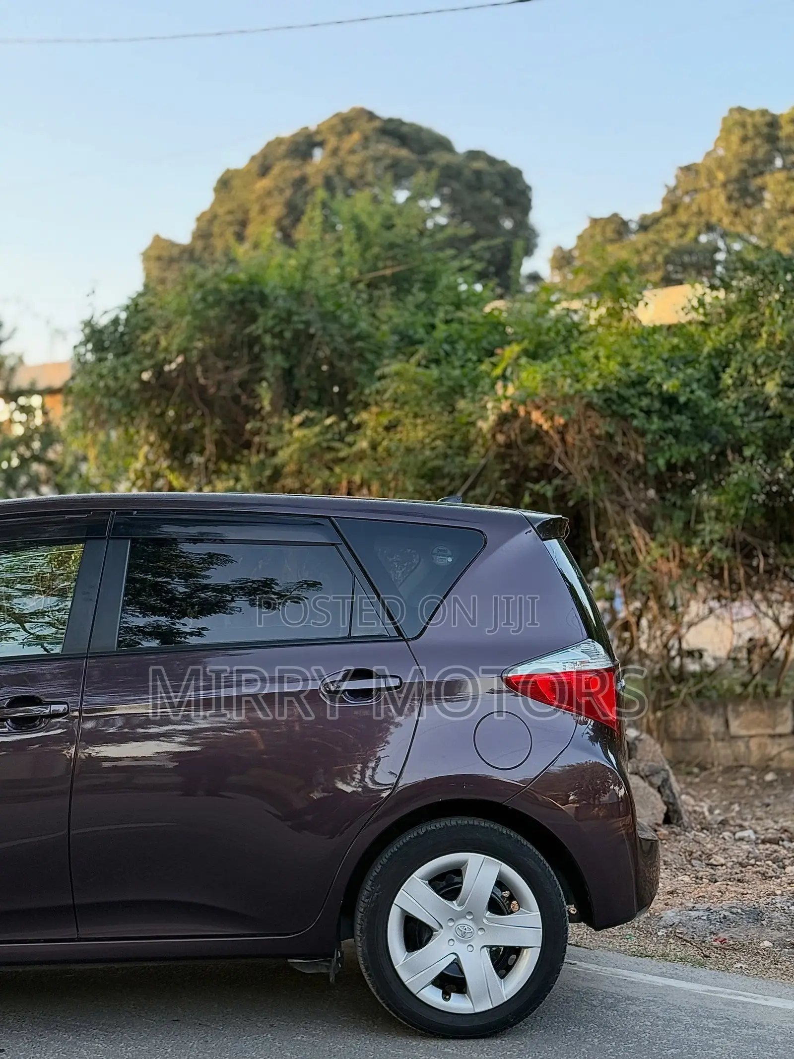 Toyota Ractis 1.5 FWD 2011 Burgundy