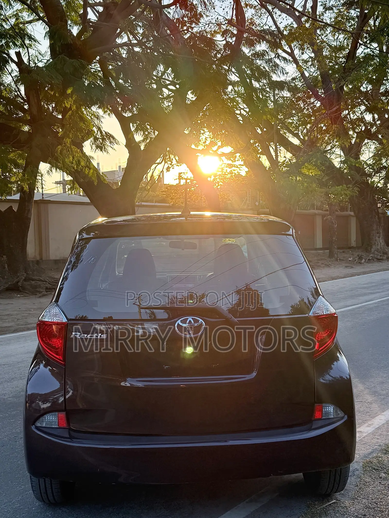 Toyota Ractis 1.5 FWD 2011 Burgundy