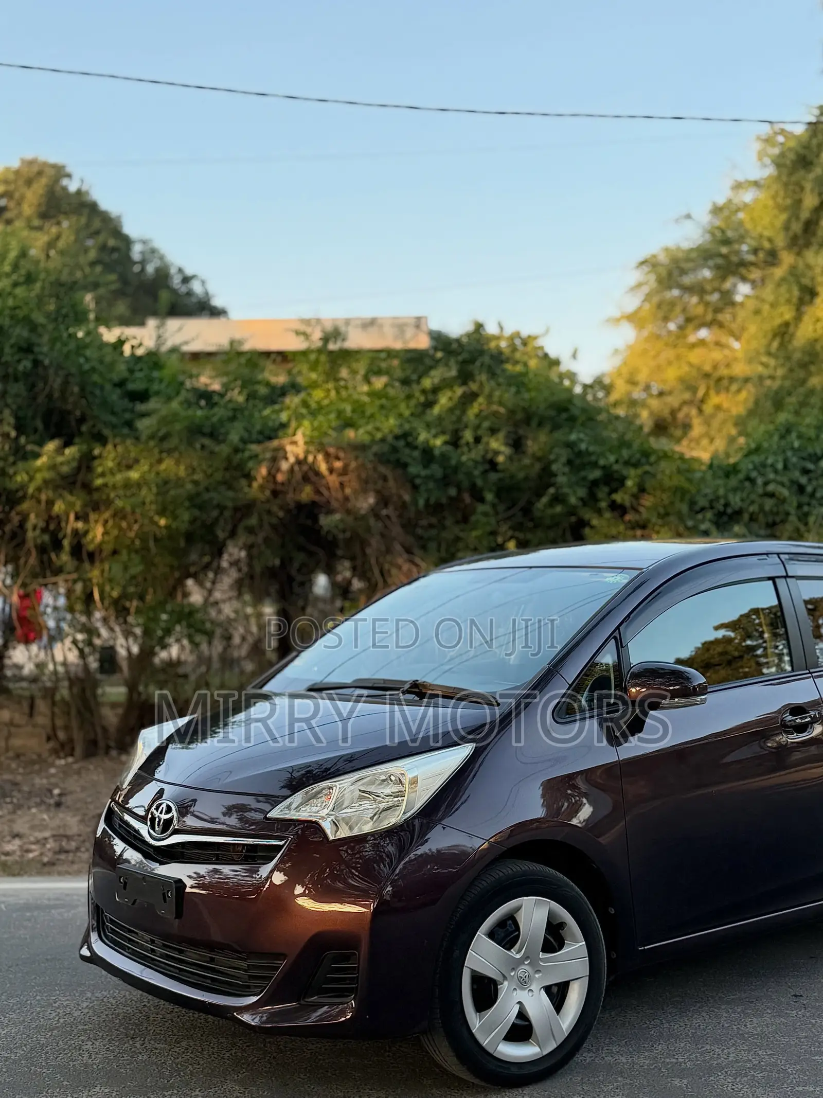 Toyota Ractis 1.5 FWD 2011 Burgundy