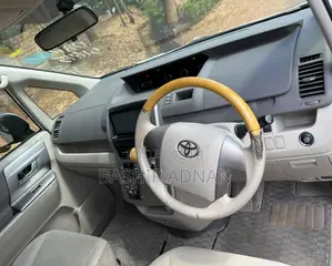 Toyota Noah 2.0 143hp FWD (8 Seater) 2008 White