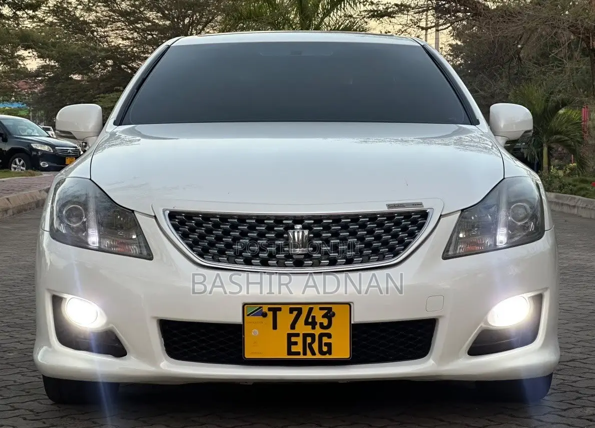 Toyota Crown 2009 Off white