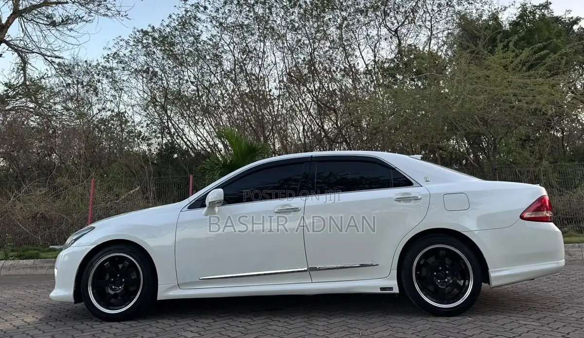 Toyota Crown 2009 Off white