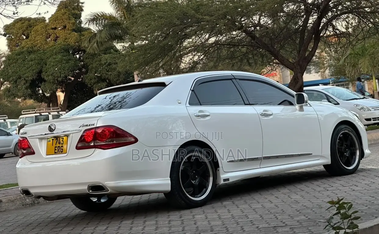 Toyota Crown 2009 Off white