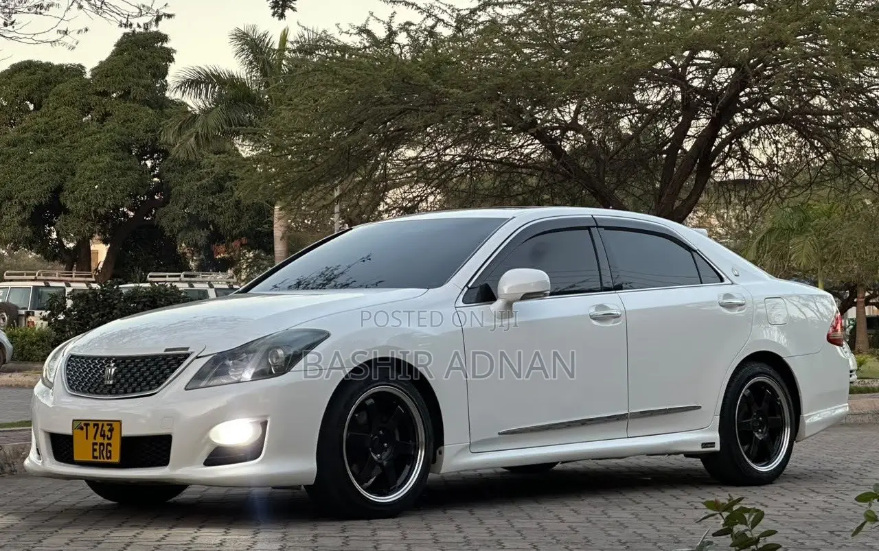 Toyota Crown 2009 Off white