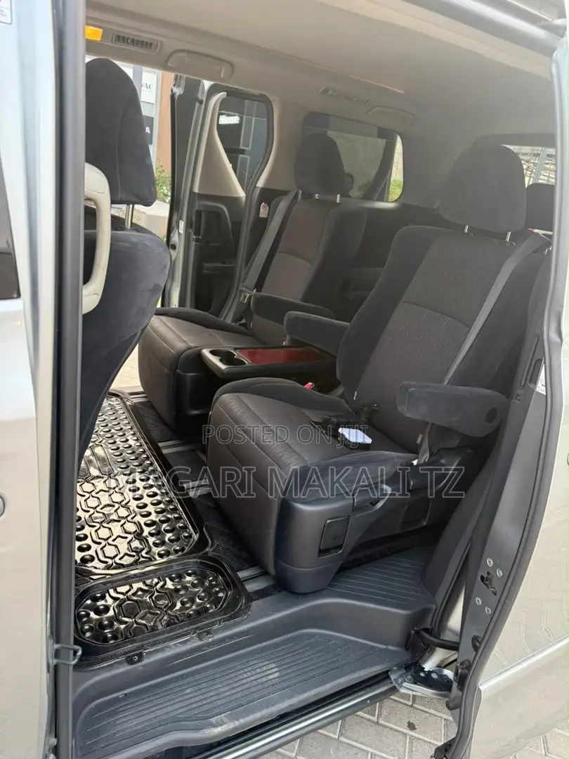 Toyota Alphard 2.4 Petrol FWD 2008 Gray