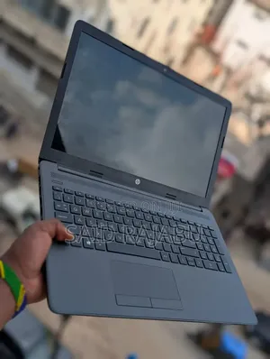 Laptop HP 255 G8 8GB AMD HDD+SSD 500GB