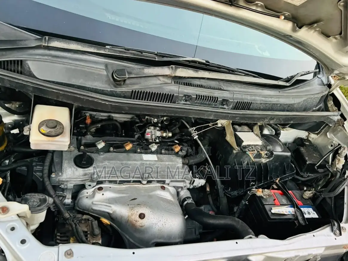 Toyota Noah 2.0 143hp AWD (7 Seater) 2008 Silver