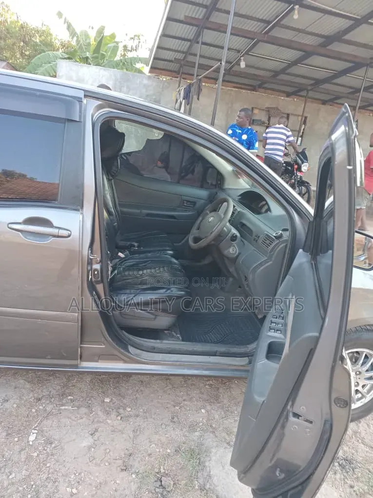 Toyota Raum 2004 Gray